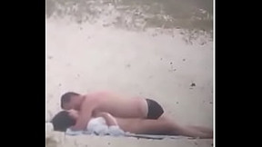 Casal fazendo sexo na praia em Cabo Frio