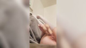 I make myself squirt while I view porn on my phone ! beauty chick close up squirting orgasms