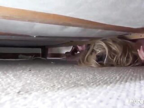 Uberraschung ficken yiff mutter wenn sie unter dem Bett ist