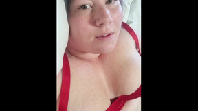 Fat girl masturbates in hotel room
