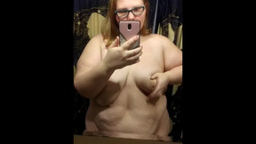 BBW plays with huge natural tits