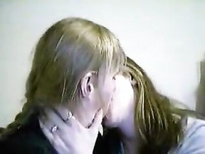 kissing girls 2
