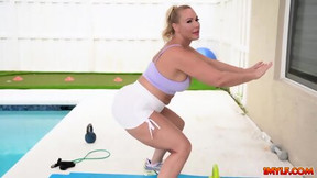 Mellanie Monroe will show us her workout with the help of her coach