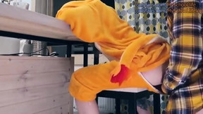 Sex mit einem verschlafenen Teenager im Pokemon-Pyjama)