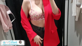 juicy boobs in the fitting room
